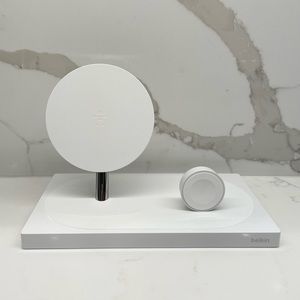 Like New! Belkin Wireless Charging Dock for iPhone & Apple Watch